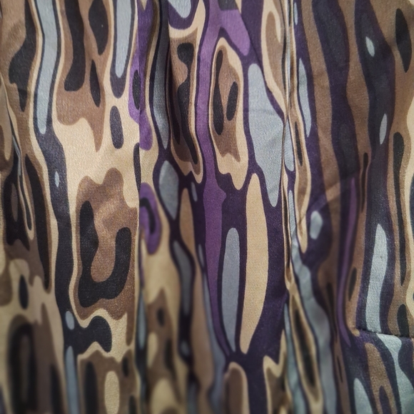 🩷 Tribal Satin top - Picture 2 of 5